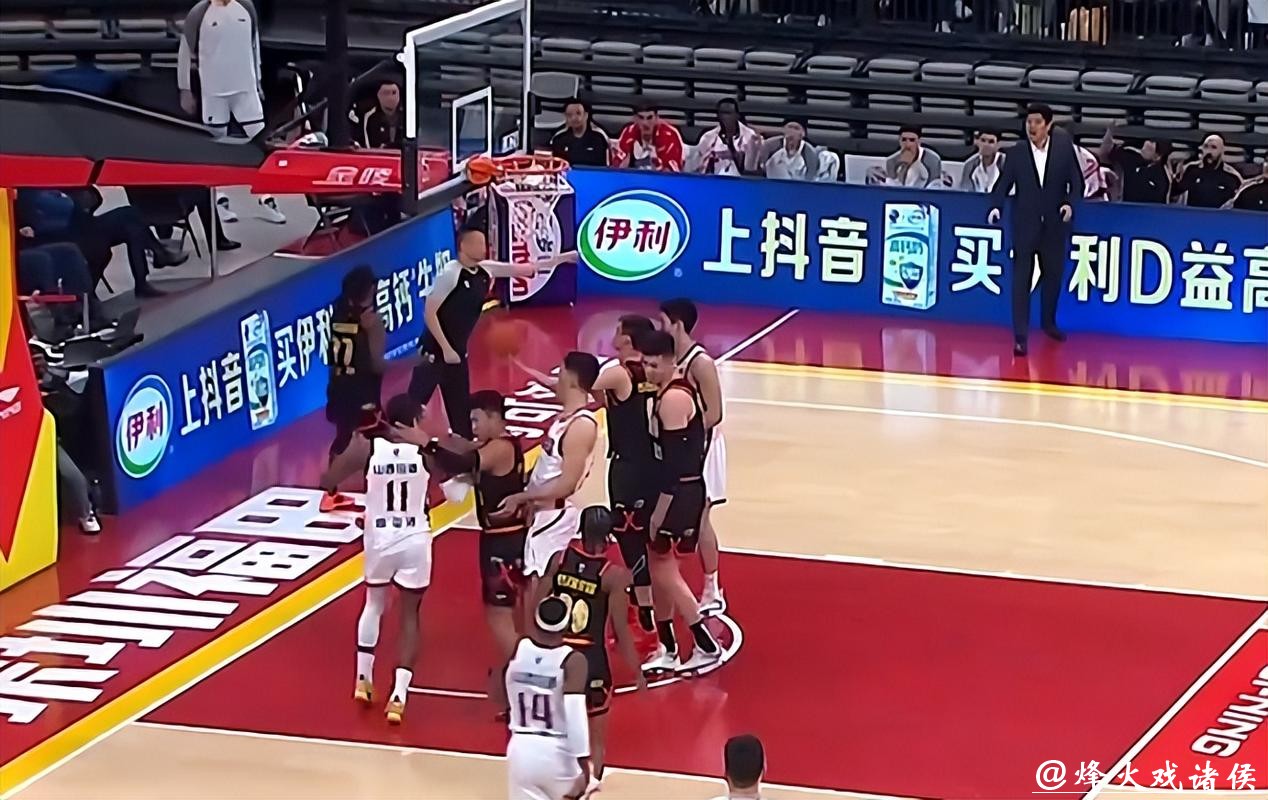 CBA再现奇葩!2米19中锋下黑脚激化矛盾,裁判8分钟狂吹8次技犯 CBA再现奇葩!2米19中锋下黑脚激化矛盾,裁判8分钟狂吹8次技犯